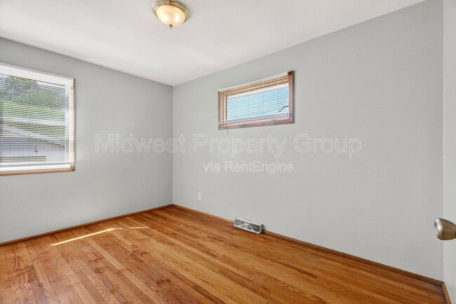 Building Photo - 515 Topaz Ave