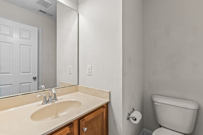 Building Photo - 907 Stagecoach Dr