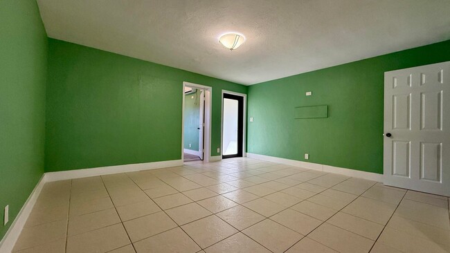 Building Photo - 4729 Myrtle Ln