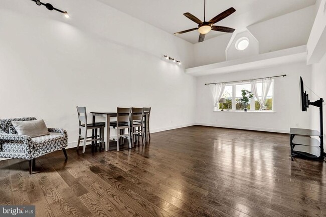 Building Photo - 1635 N 33rd St