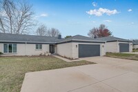 Building Photo - 3 Bedroom / 2 Bathroom / 2 Car Garage Duplex