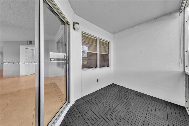 Building Photo - 1300 SW 125th Ave