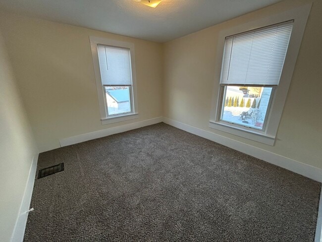 Building Photo - Newly Renovated Three Bedroom House