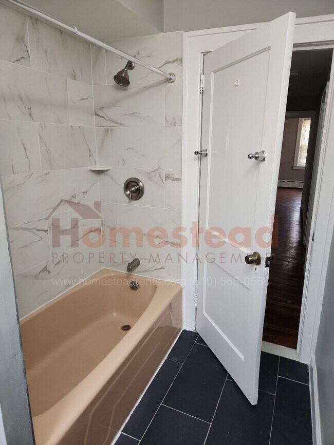 Building Photo - 5 BEDROOM HOME FOR RENT IN COLLINGDALE!