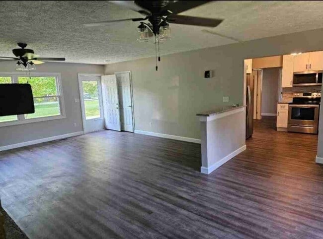 Building Photo - 3693 Shaker Rd