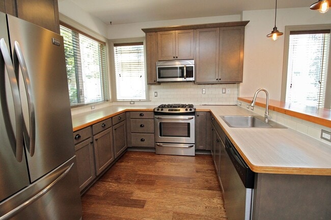 Building Photo - 2273 SE 77th Ave