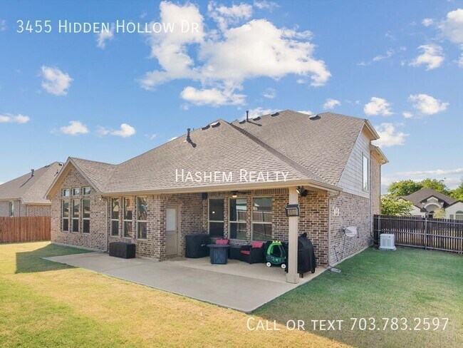 Building Photo - 3455 Hidden Holw Dr