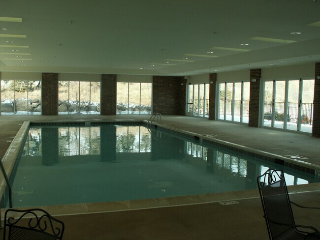 Building Photo - 512 Pineridge Dr N