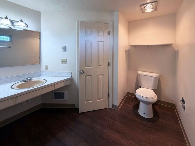 Building Photo - 25 Wedgewood Dr