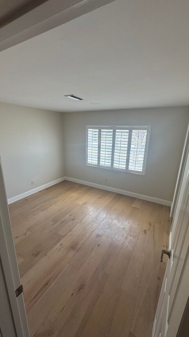 Building Photo - 2704 Cardinal Dr