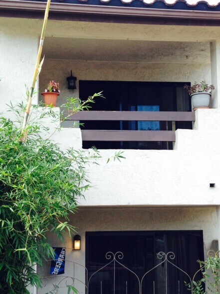 BALCONY - 2425 Cranston Dr