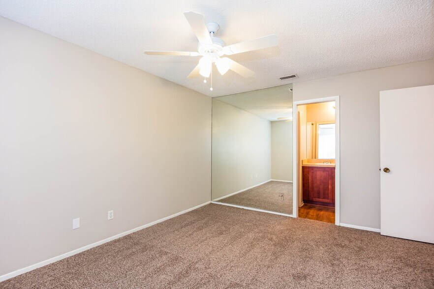 Building Photo - 5701 Longleaf Dr