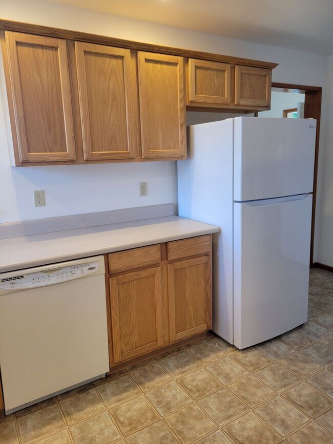 Building Photo - ***PENDING APPLICATION***2 Bed, 1 Bath Beachfront Home For Rent with Stunning Water Views Near Di...