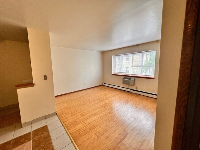 Interior Photo - 1620 Marshall