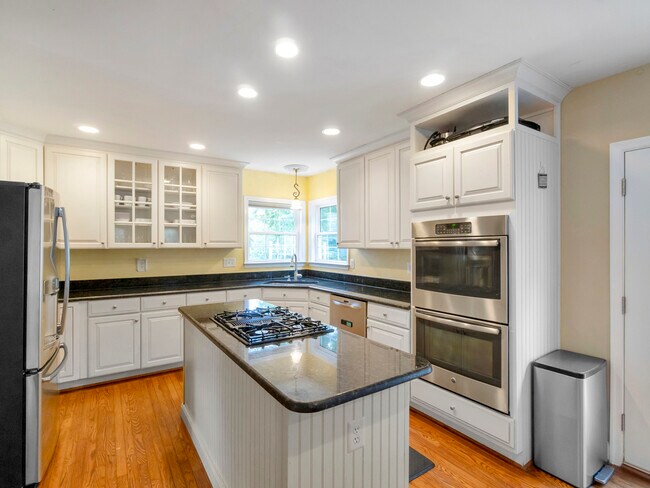 Building Photo - 21324 Comus Ct