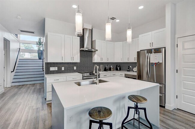 Building Photo - 5006 Golden Forest Dr