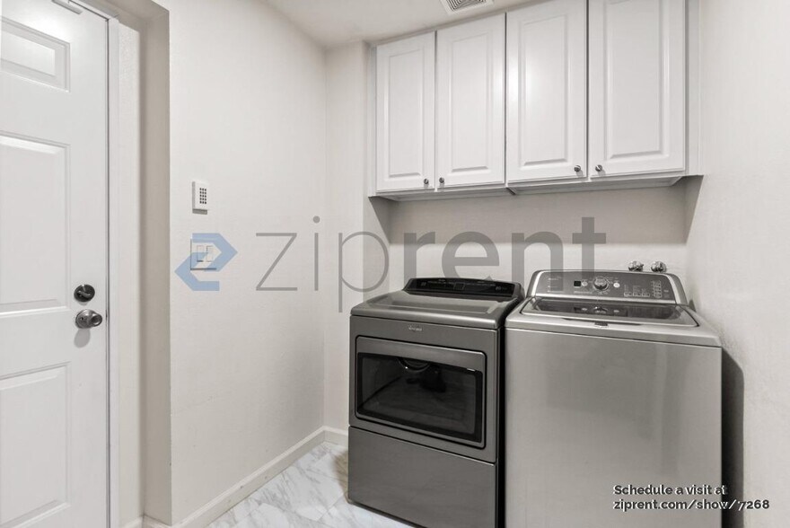 Building Photo - Unit