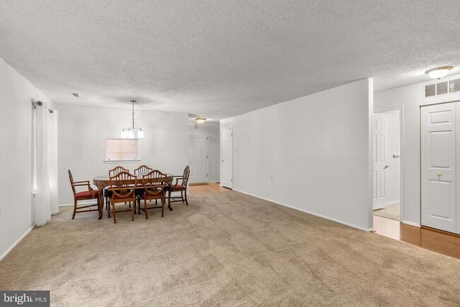 Building Photo - 6 Moneta Ct