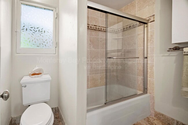 Building Photo - 525 Laurel Ave