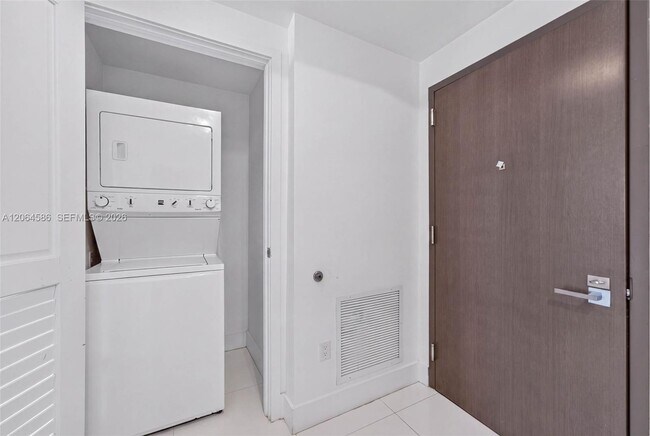 Building Photo - 1080 Brickell Ave