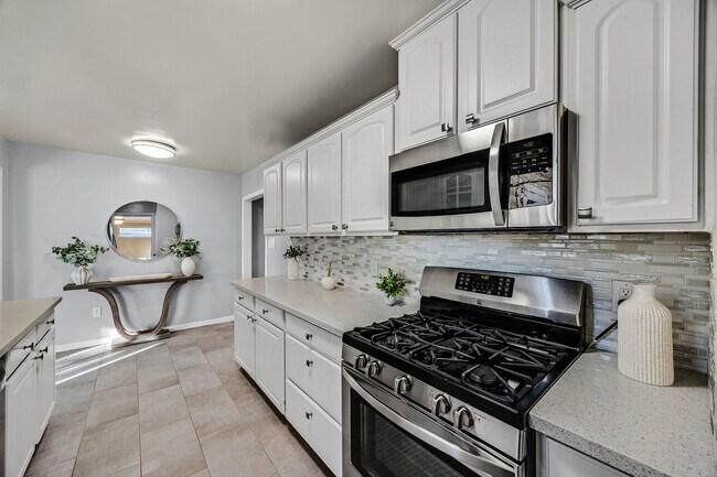 Building Photo - 2438 Upland Dr