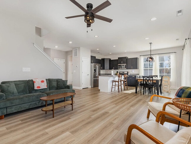 Building Photo - Earn Wealth While Leasing - Like a Homeowner - Lease to Own