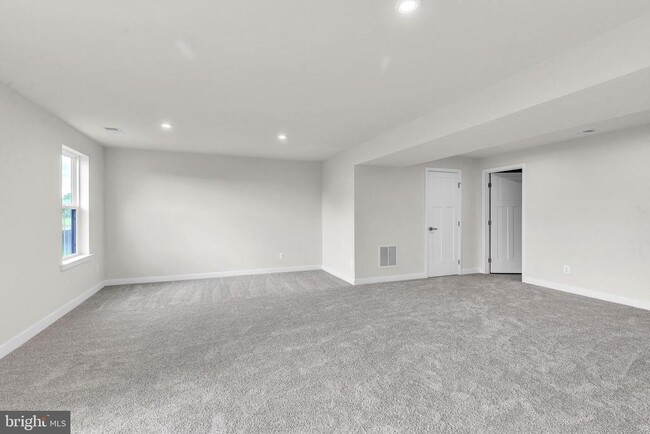Building Photo - 716 Rolling Oaks Wy