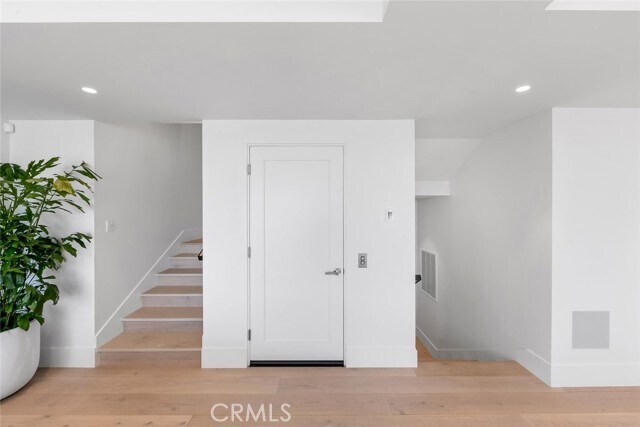 Building Photo - 3130 Breakers Dr