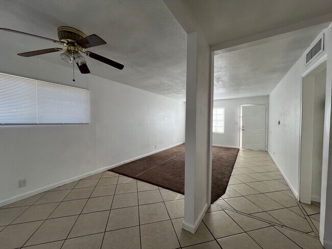 Building Photo - P008