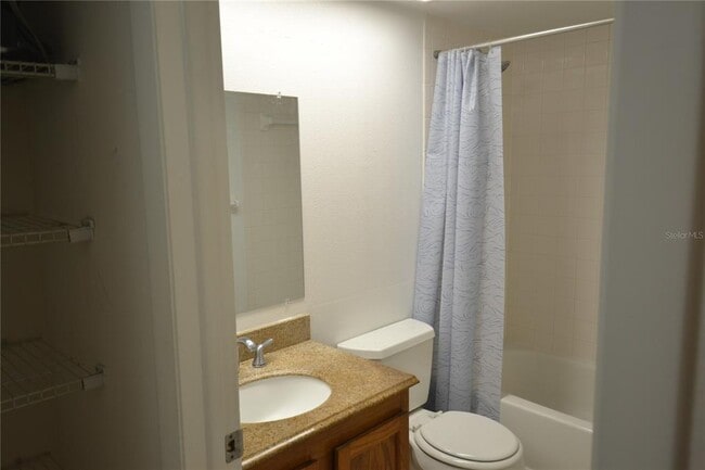 Building Photo - 209 Woodlake Wynde