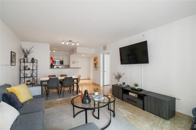 Building Photo - 1155 Brickell Bay Dr