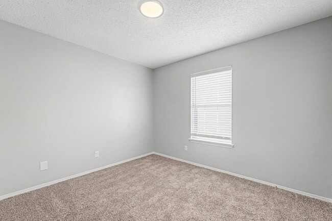 Building Photo - 4380 W Thrasher Dr