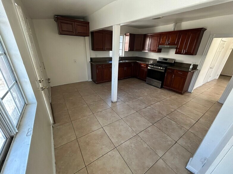 Building Photo - 4221 S Olive St