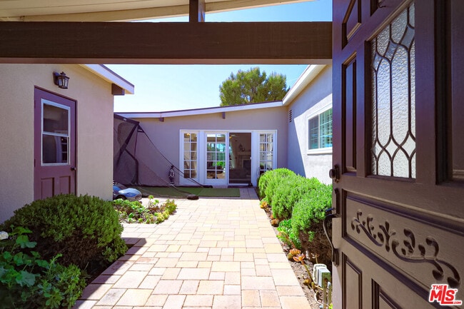 Building Photo - 2260 Los Amigos St