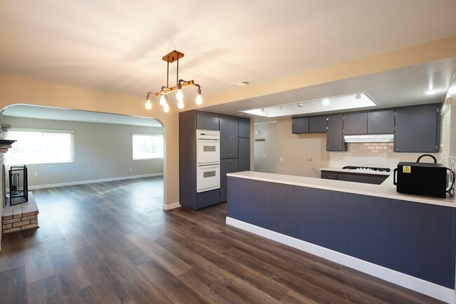 Building Photo - Beautiful Yucaipa Home with Private Garage