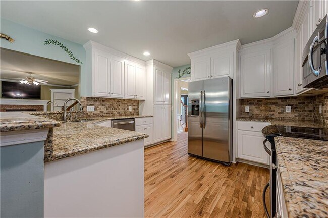 Building Photo - 461 Braidwood Walk NW