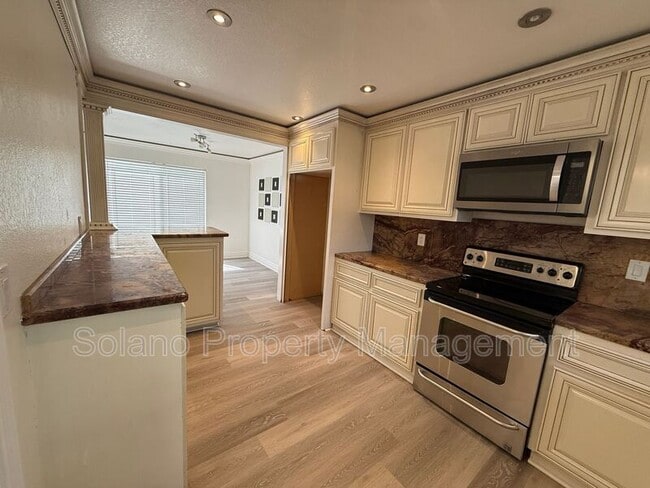 Building Photo - 2735 Applewood Dr
