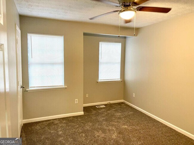 Building Photo - 616 Woodknoll Ct