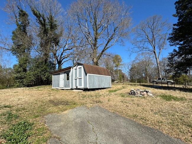 Building Photo - AVAILABLE TO SHOW!!!