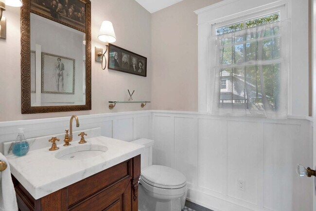 Building Photo - 912 Peconic Bay Blvd