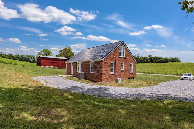 Building Photo - 480 Stills Rd