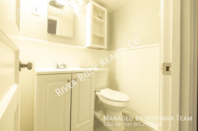 Building Photo - 26 Greenway Dr