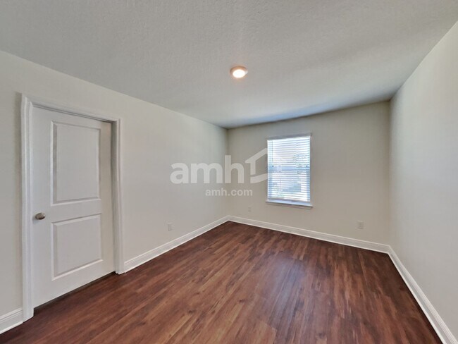 Building Photo - 27349 St Andrews Ave