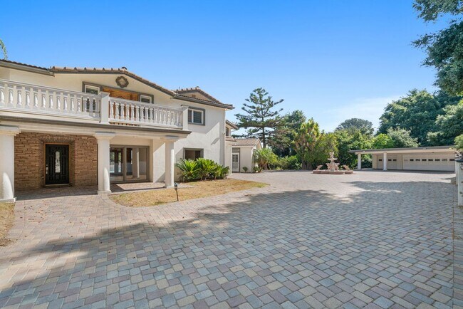 Building Photo - 3200 Oakley Dr