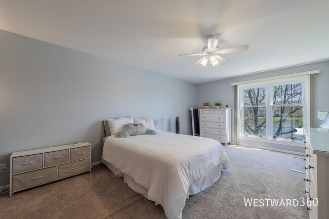 Building Photo - 5601 Carriage Way Dr