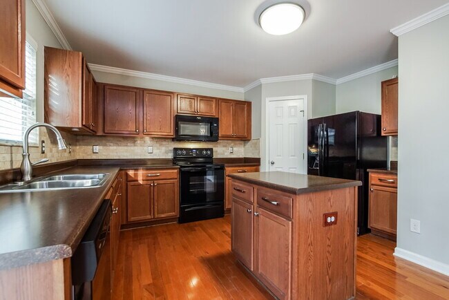 Building Photo - 167 Woodcreek Ln