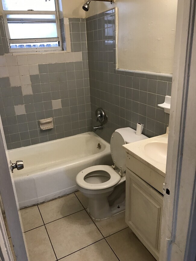 Building Photo - 1224 NW 3rd St