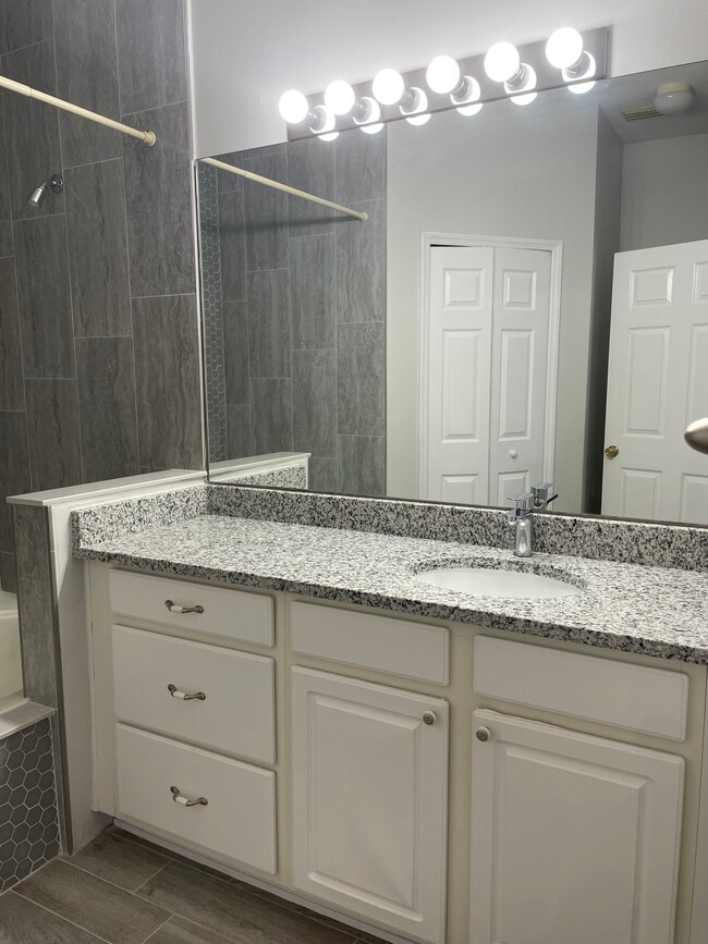 Building Photo - 13613 Carroway St