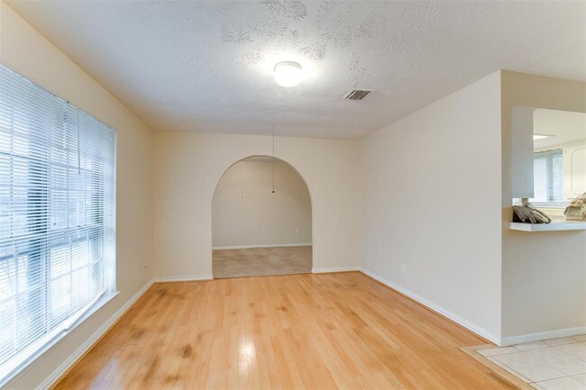 Building Photo - 11017 Lera St