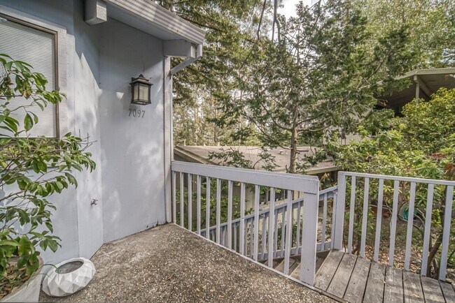 Building Photo - 7099 Pinehaven Rd